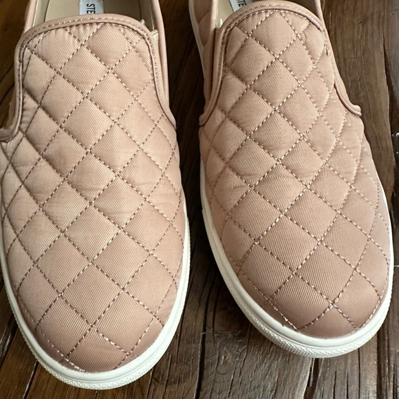 Steve Madden Ecentrcq Quilted Slip On Sneaker Shoe in Pink Size 9.5 Women’s - Picture 10 of 15